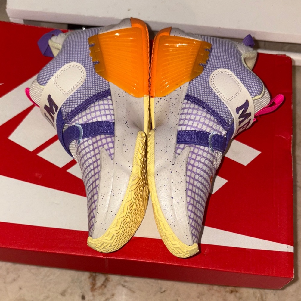 LeBron’s Witness 7 Kids Nike - Picture 2 of 8